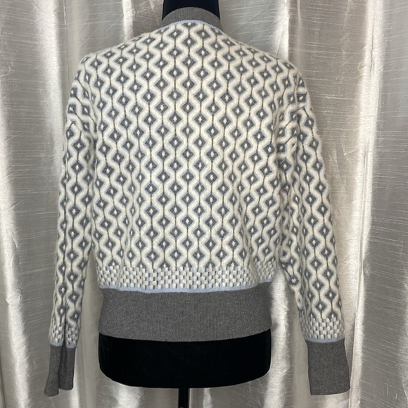 Cupcakes and Cashmere Women’s M Button Up V Neck - Picture 3 of 8